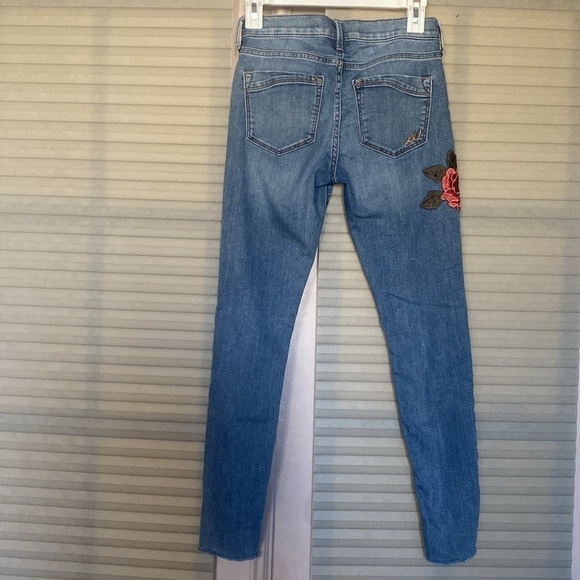 Express Jeans Roses Embroidered on the side, Ankle, Mid Rise and lace top. - Picture 4 of 5
